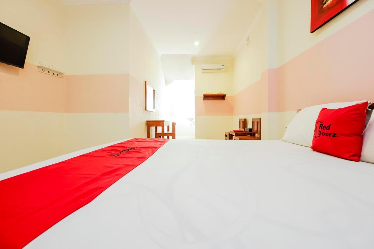 Reddoorz Near Jalan Jendral Sudirman Manado Hotel Ngoại thất bức ảnh