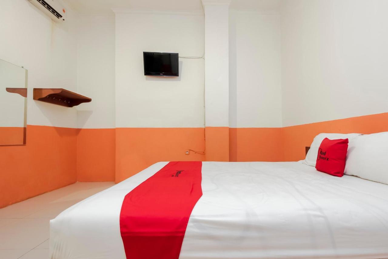 Reddoorz Near Jalan Jendral Sudirman Manado Hotel Ngoại thất bức ảnh